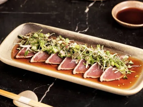 Nomo - Katsuo Tataki (tataki de bonito al carbón con salsa ponzu)